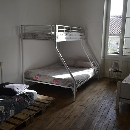 Grande Chambre D'Hote Pour 4 A 5 Personnes Bed & Breakfast Chef-Boutonne ภายนอก รูปภาพ