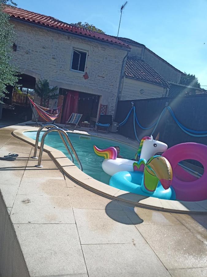 Grande Chambre D'Hote Pour 4 A 5 Personnes Bed & Breakfast Chef-Boutonne ภายนอก รูปภาพ