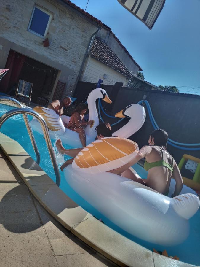 Grande Chambre D'Hote Pour 4 A 5 Personnes Bed & Breakfast Chef-Boutonne ภายนอก รูปภาพ