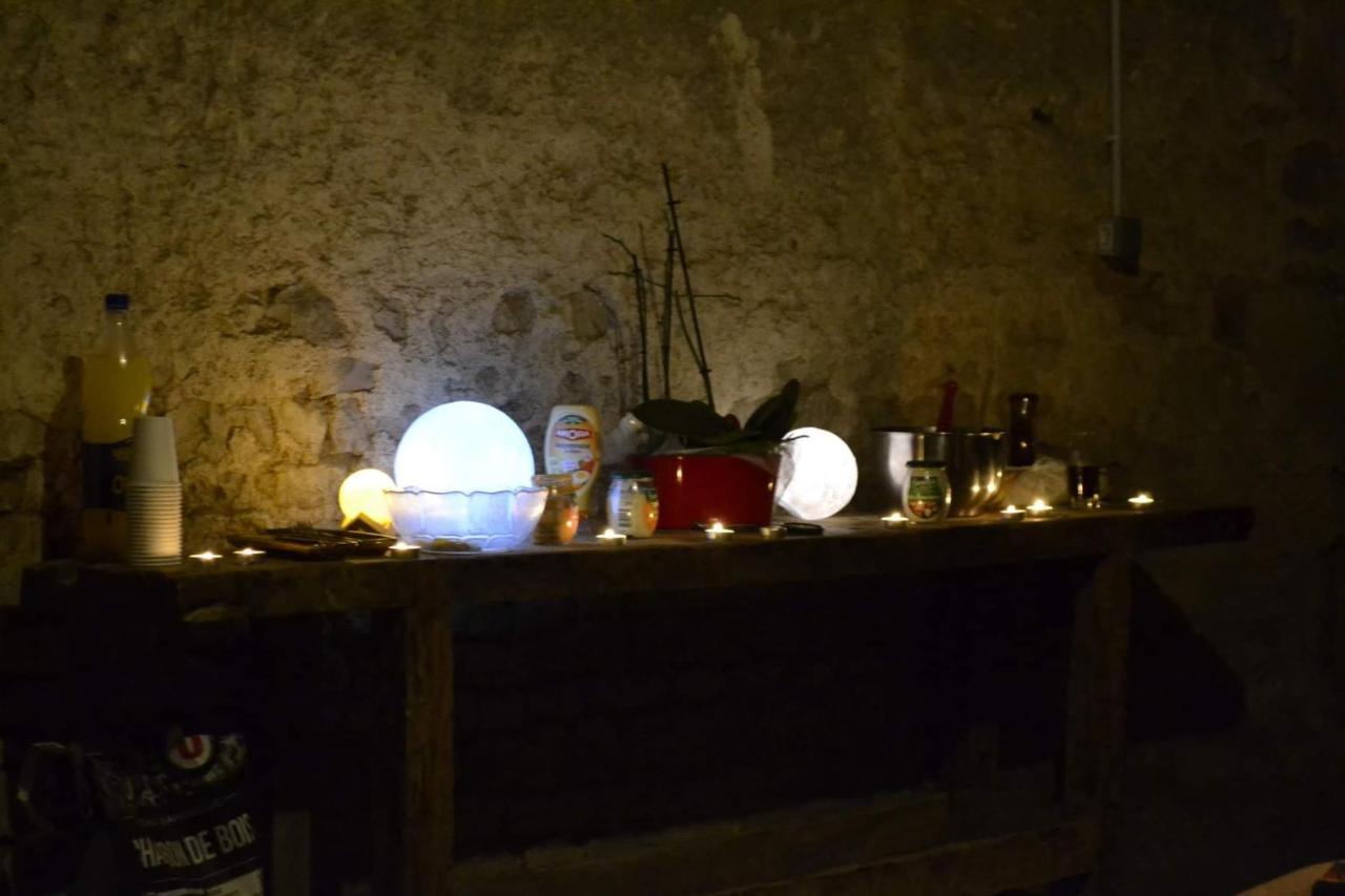 Grande Chambre D'Hote Pour 4 A 5 Personnes Bed & Breakfast Chef-Boutonne ภายนอก รูปภาพ