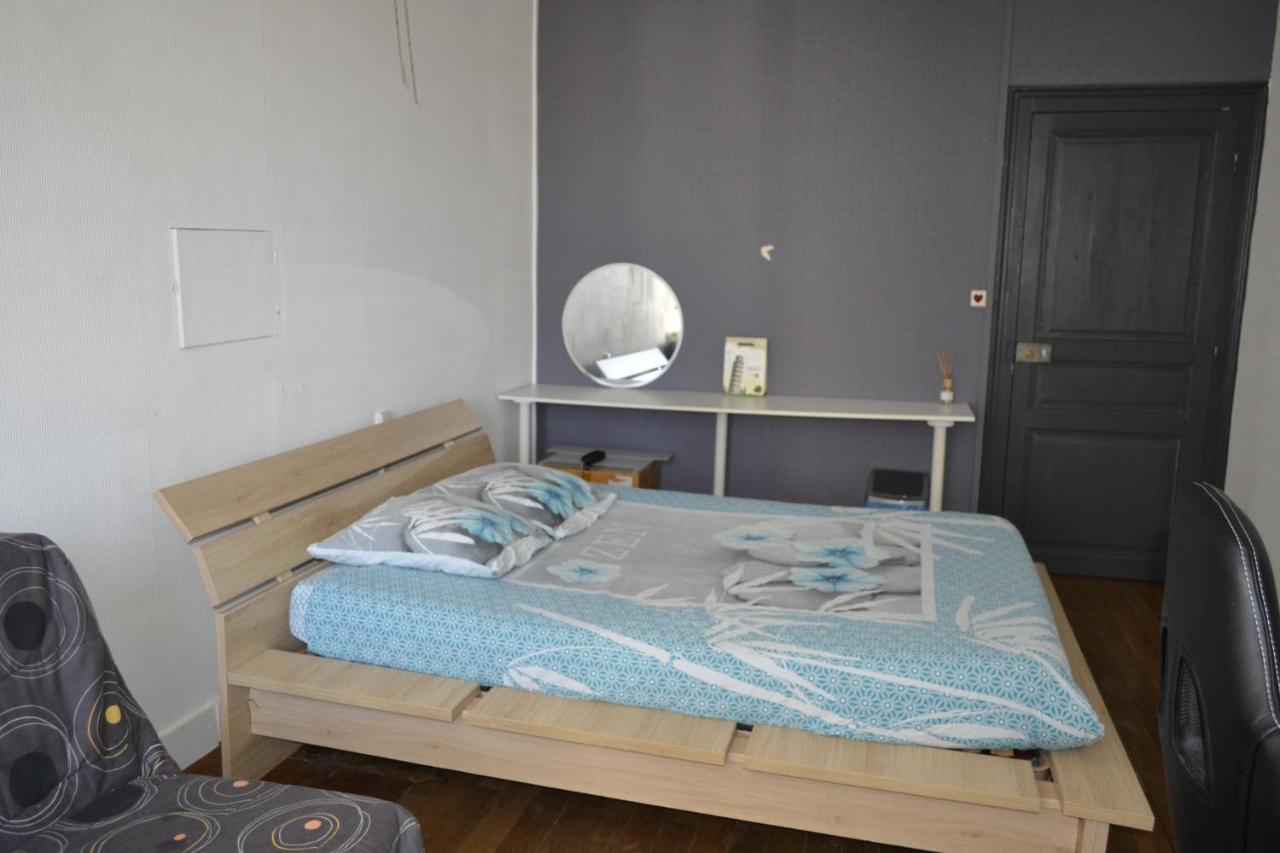 Grande Chambre D'Hote Pour 4 A 5 Personnes Bed & Breakfast Chef-Boutonne ภายนอก รูปภาพ