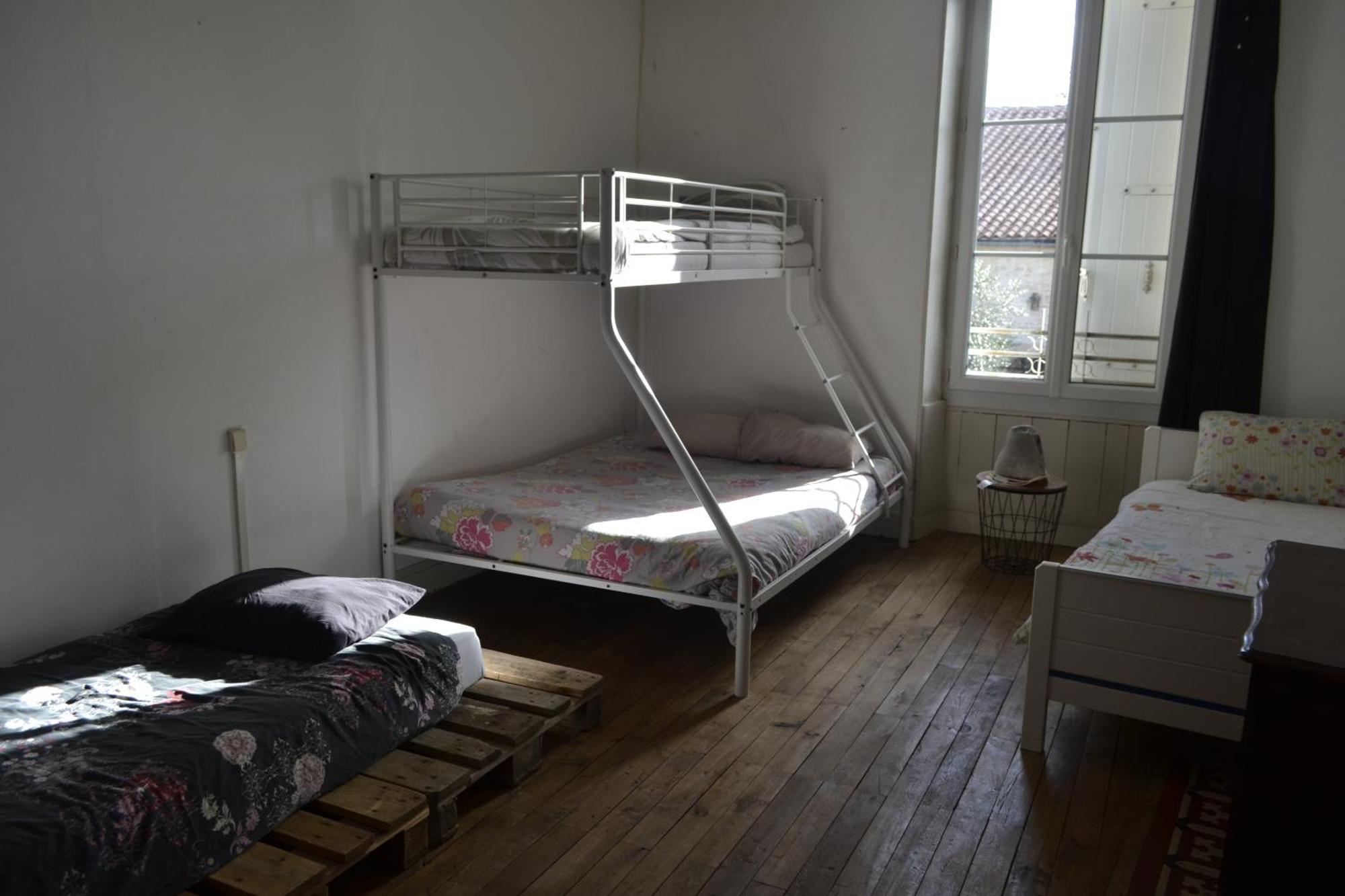 Grande Chambre D'Hote Pour 4 A 5 Personnes Bed & Breakfast Chef-Boutonne ภายนอก รูปภาพ